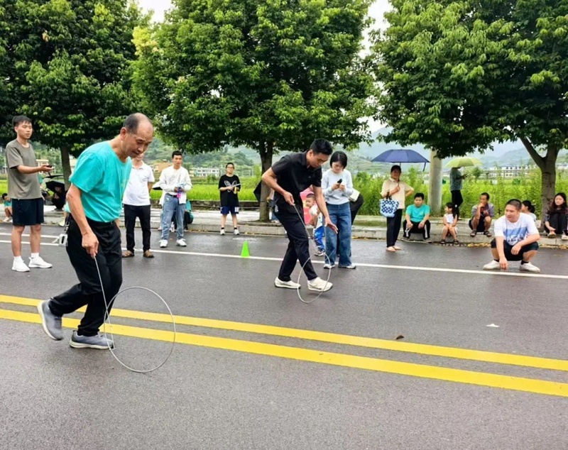 全镇, 营业额相比 全镇, 营业额相比