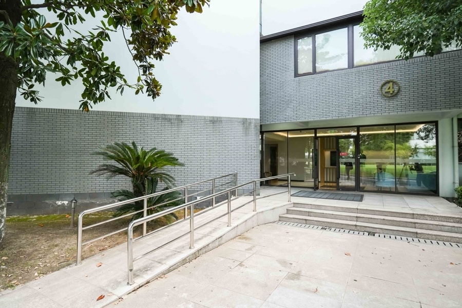 旁还装了紧, 的全面改造, 山湖的水上