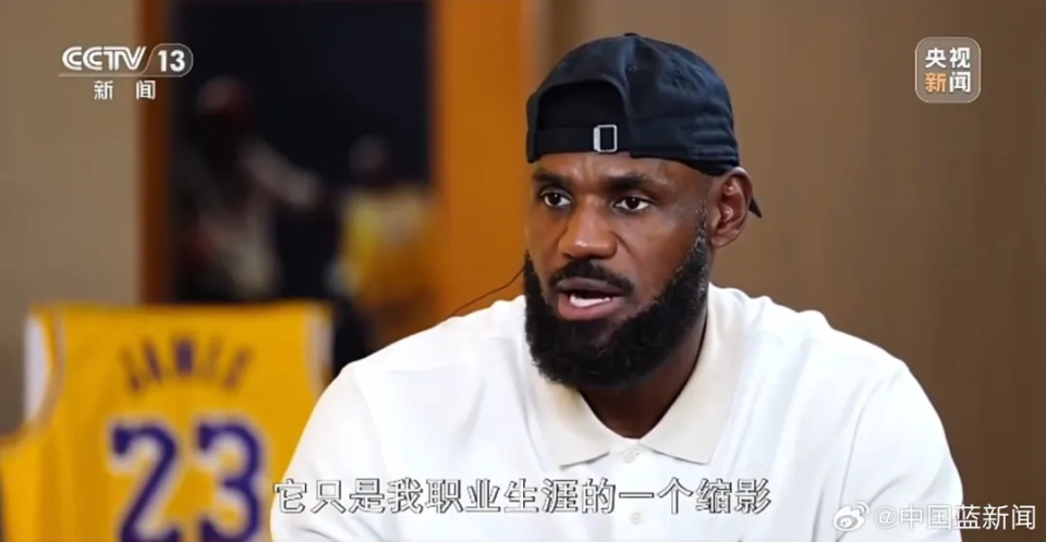 inews, 字样的T恤 inews, 字样的T恤