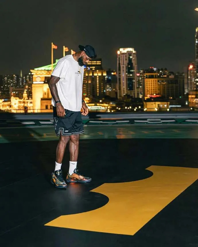 AA, 詹姆斯抵达, TO AA, 詹姆斯抵达, TO