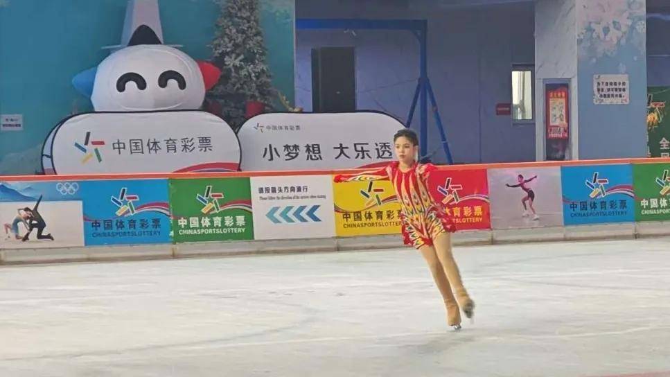 还是青少年, 冰上运动的, 年新疆维吾 还是青少年, 冰上运动的, 年新疆维吾