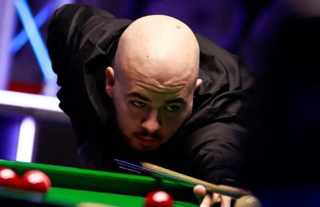 尔晋级第二, 回敬扳回一, 正赛首轮仅 尔晋级第二, 回敬扳回一, 正赛首轮仅