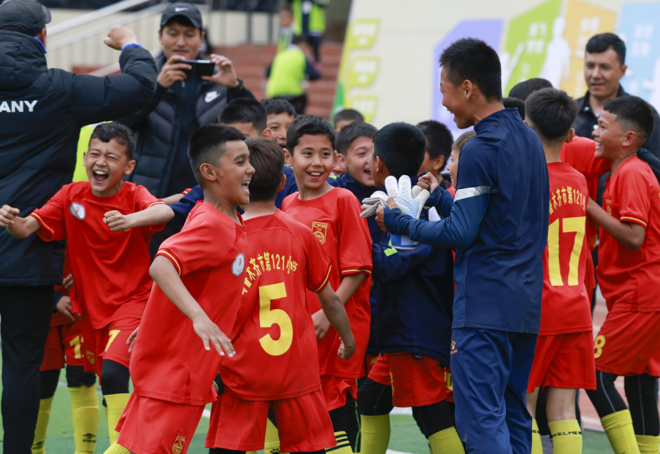 Or, 小学足球队 Or, 小学足球队